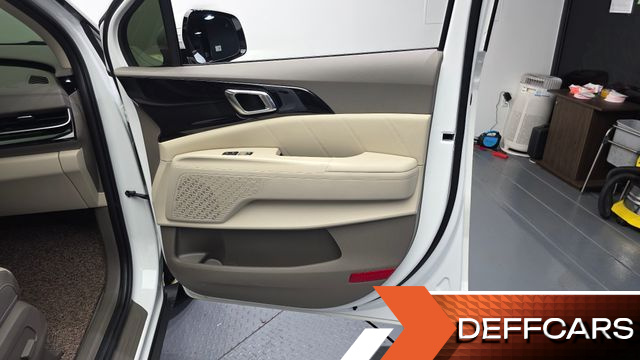 Kia CARNIVAL Gasoline 7-Seater Signature купить на сайте DeffCars