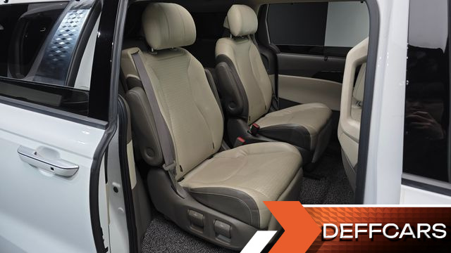 Kia CARNIVAL Gasoline 7-Seater Signature купить на сайте DeffCars
