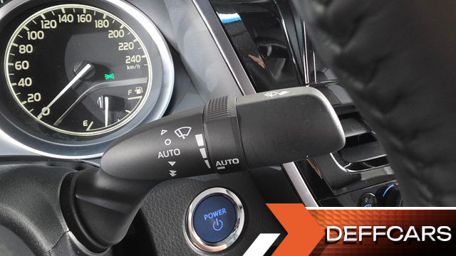 Toyota CAMRY 2.5 XLE Hybrid купить на сайте DeffCars