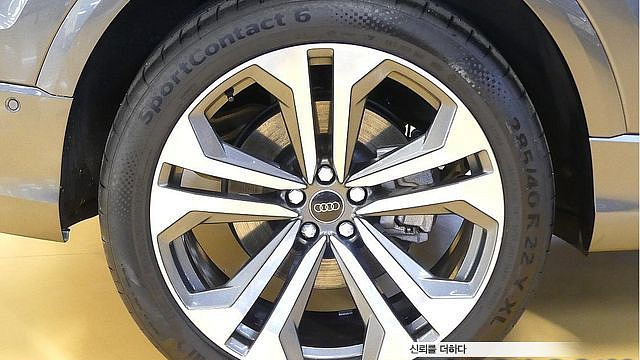 Audi Q8 55 TFSI Quattro Premium купить на сайте DeffCars