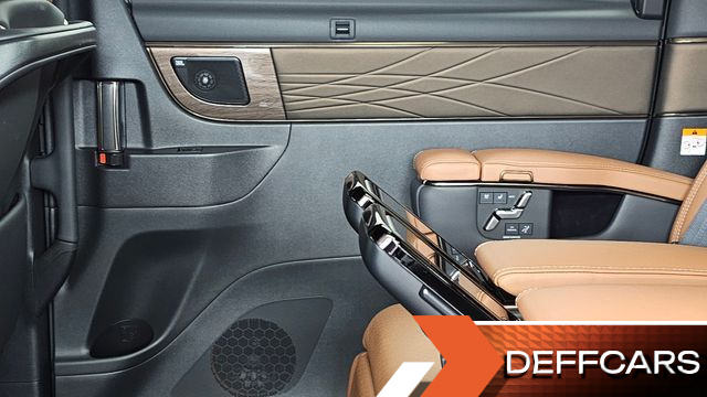 Toyota ALPHARD 2.5 HEV Executive AWD купить на сайте DeffCars