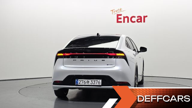 Toyota PRIUS 2.0 PHEV XSE купить на сайте DeffCars