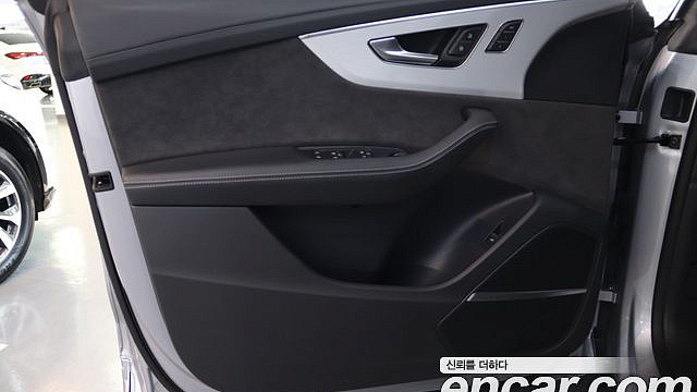 Audi Q8 50 TDI Quattro Premium купить на сайте DeffCars