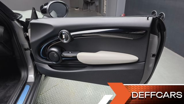 Mini COOPER CONVERTIBLE Classic Third Generation купить на сайте DeffCars