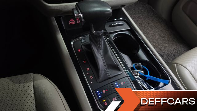 Kia CARNIVAL 9-seater Prestige купить на сайте DeffCars