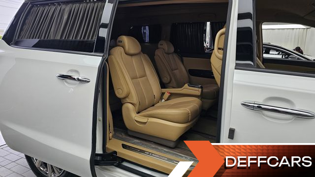 Kia CARNIVAL 9-Seater Hi-Limousine Noblesse Special купить на сайте DeffCars