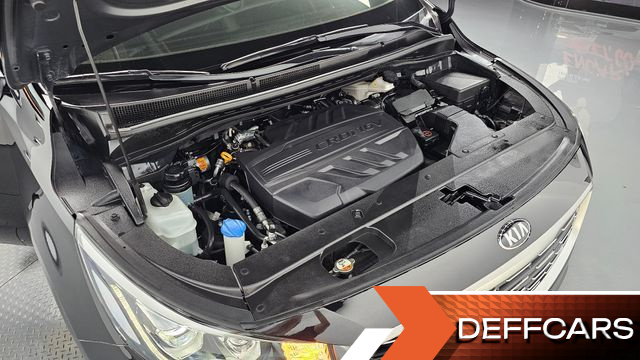 Kia CARNIVAL 9-Seater Noblesse Special купить на сайте DeffCars