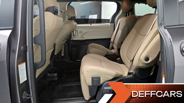 Toyota SIENNA 2.5 Hybrid 2WD купить на сайте DeffCars