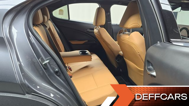 Lexus UX 2.0 2WD купить на сайте DeffCars