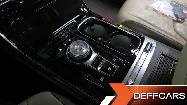 Kia CARNIVAL 7-Seater Hi-Limousine Signature купить на сайте DeffCars