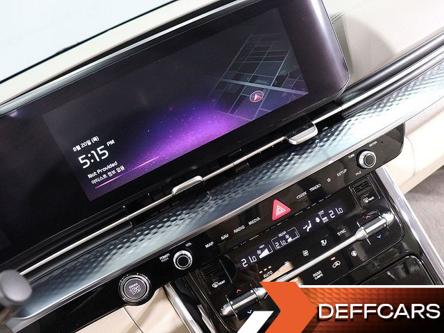 Kia CARNIVAL Gasoline 7-Seater Signature купить на сайте DeffCars