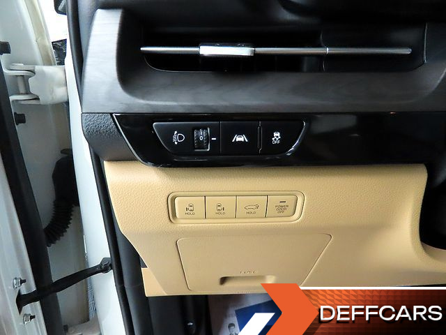 Kia CARNIVAL 9-Seater Signature купить на сайте DeffCars