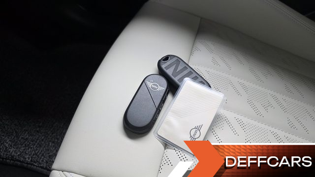Mini COOPER 5 Door Favoured купить на сайте DeffCars