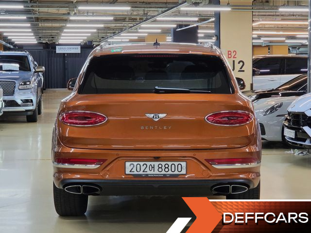 Bentley BENTAYGA 4.0 V8 Azure купить на сайте DeffCars