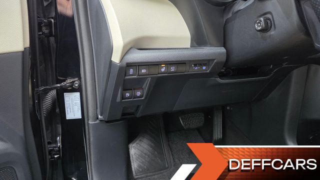 Toyota SIENNA 2.5 Hybrid AWD купить на сайте DeffCars