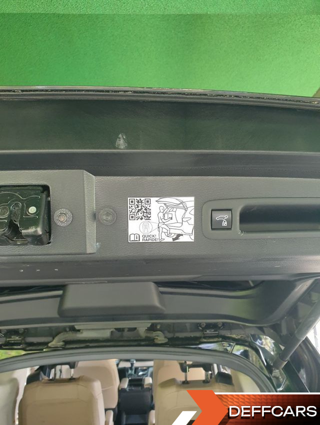 Toyota SIENNA 2.5 Hybrid AWD купить на сайте DeffCars
