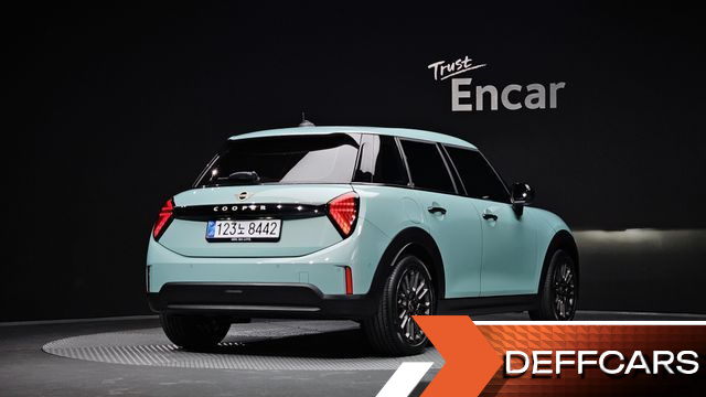Mini COOPER 5Door Breeze Edition купить на сайте DeffCars