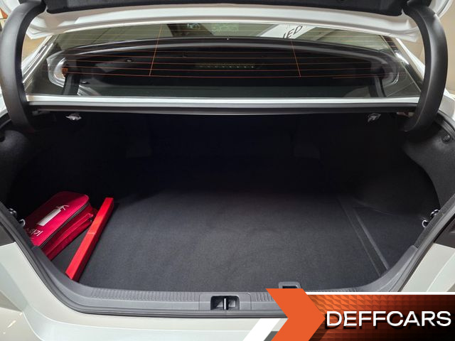 Toyota CAMRY 2.5 XLE Hybrid купить на сайте DeffCars