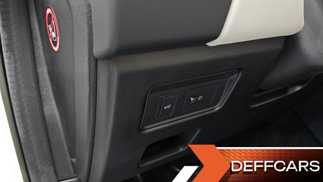 Land Rover DISCOVERY 2.0 P300 SE купить на сайте DeffCars