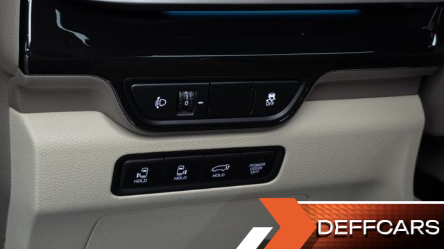 Kia CARNIVAL HEV 4-Seater Hi Limousine Signature купить на сайте DeffCars