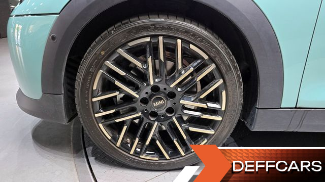 Mini COOPER 5 Door Favoured купить на сайте DeffCars