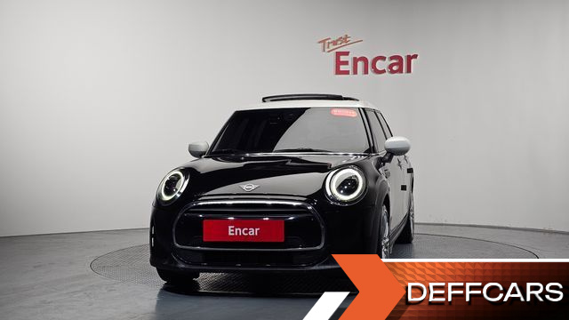 Mini COOPER 5Door Classic Plus Launch Pack Third Generation купить на сайте DeffCars