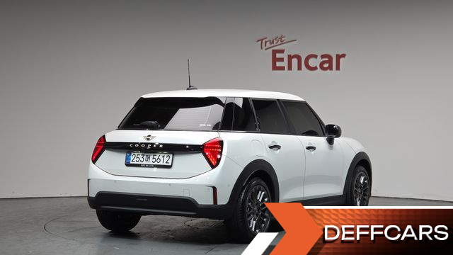 Mini COOPER 5Door Essential купить на сайте DeffCars