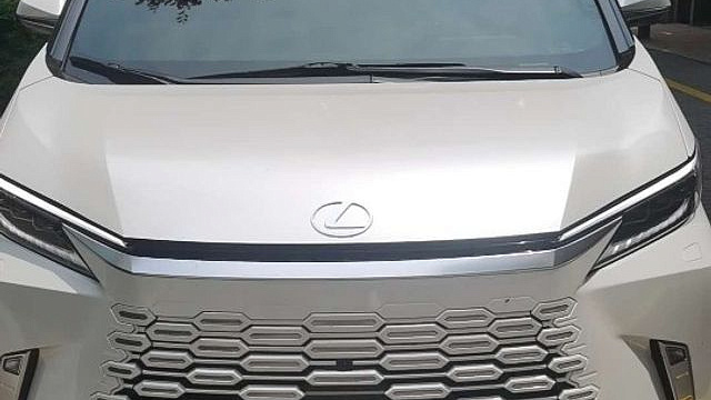 Lexus LM 500h Executive купить на сайте DeffCars