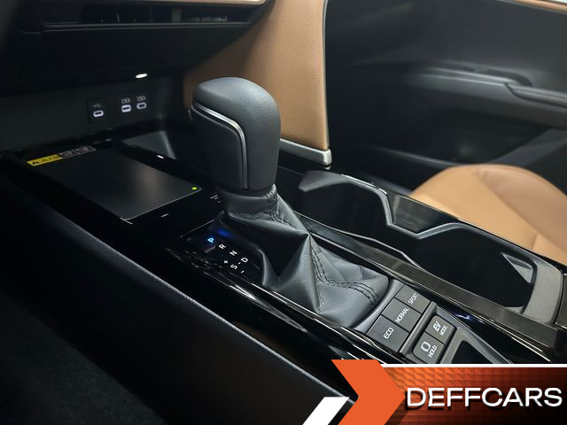Toyota CAMRY 2.5 XLE Premium Hybrid купить на сайте DeffCars