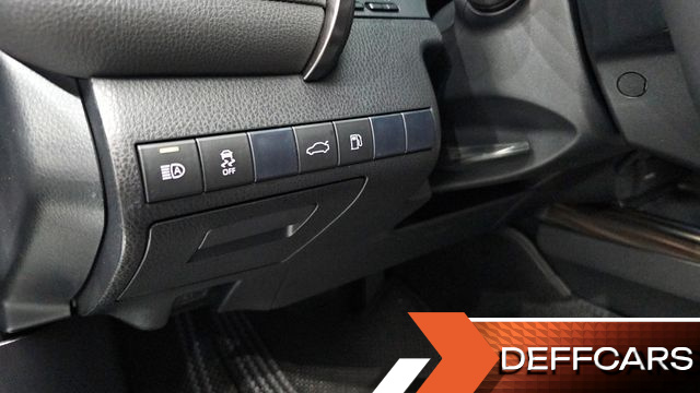 Toyota CAMRY 2.5 XLE Hybrid купить на сайте DeffCars