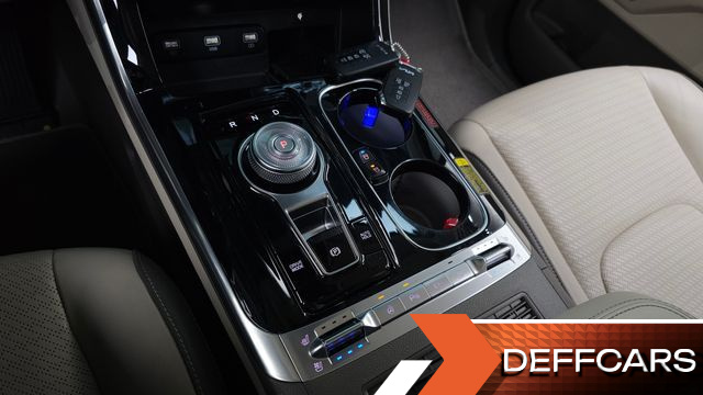 Kia CARNIVAL 7-Seater Hi-Limousine Signature купить на сайте DeffCars