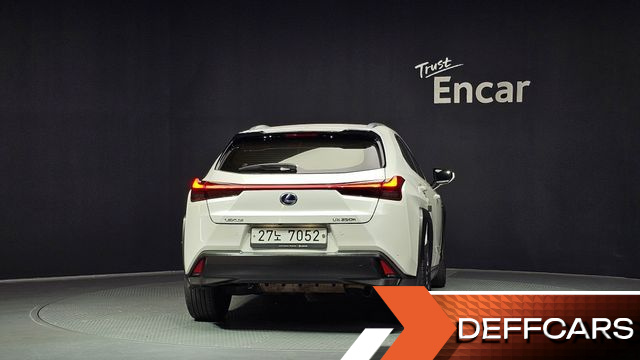 Lexus UX 2.0 AWD купить на сайте DeffCars