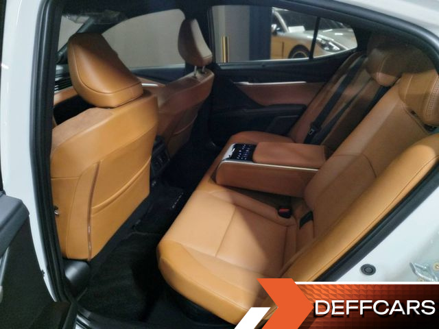 Toyota CAMRY 2.5 XLE Premium Hybrid купить на сайте DeffCars