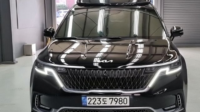 Kia CARNIVAL 7-Seater Hi-Limousine Signature купить на сайте DeffCars