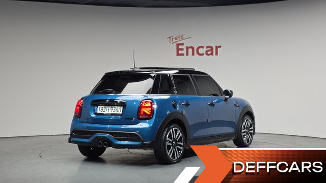 Mini COOPER 5Door Classic Third Generation купить на сайте DeffCars