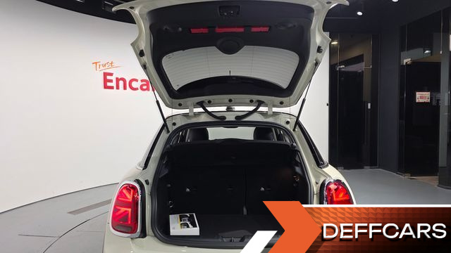 Mini COOPER 5Door Classic Launch Pack Third Generation купить на сайте DeffCars