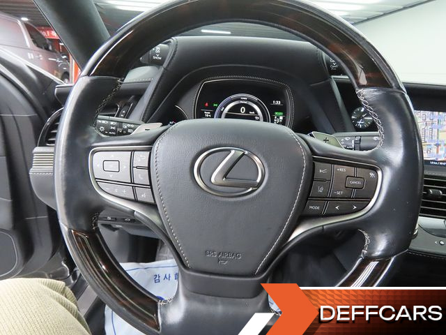 Lexus LS 3.5 Platinum AWD купить на сайте DeffCars