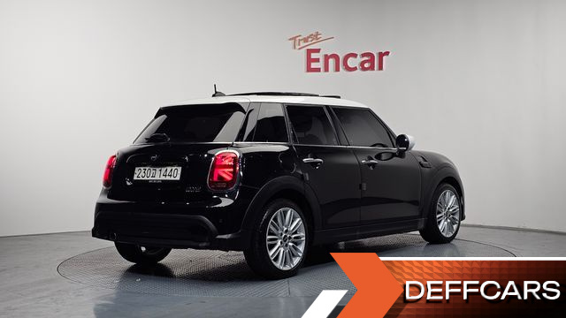 Mini COOPER 5Door Classic Plus Launch Pack Third Generation купить на сайте DeffCars