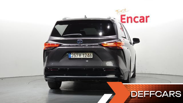 Toyota SIENNA 2.5 Hybrid AWD купить на сайте DeffCars