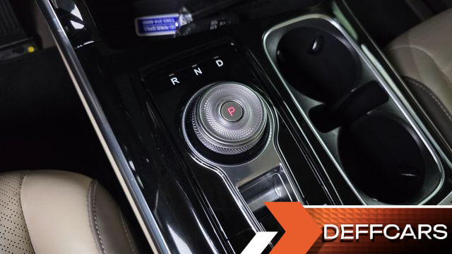 Kia CARNIVAL Gasoline 7-Seater Signature купить на сайте DeffCars