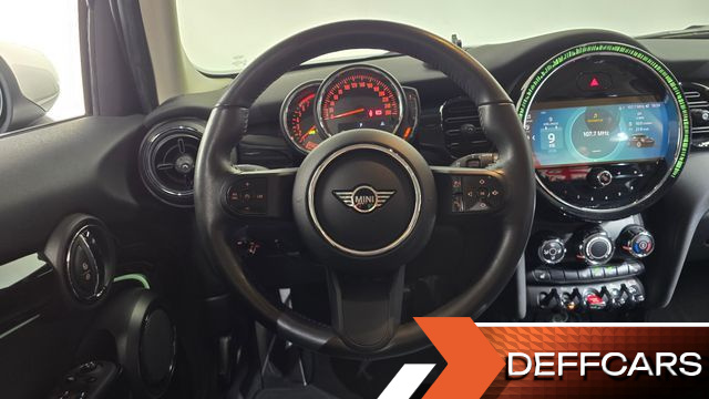 Mini COOPER 5Door Classic Launch Pack Third Generation купить на сайте DeffCars
