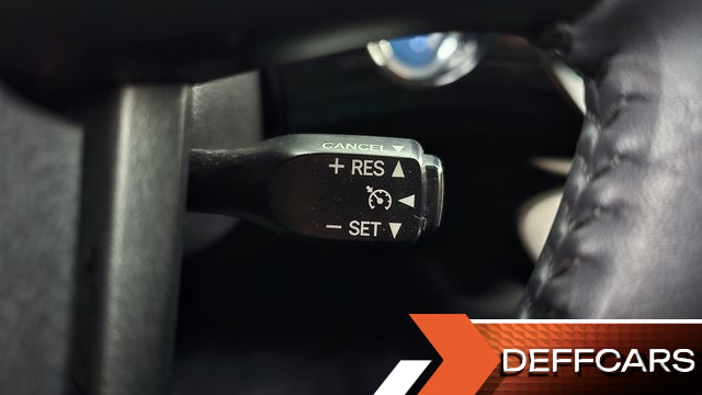 Toyota PRIUS 1.8 E купить на сайте DeffCars
