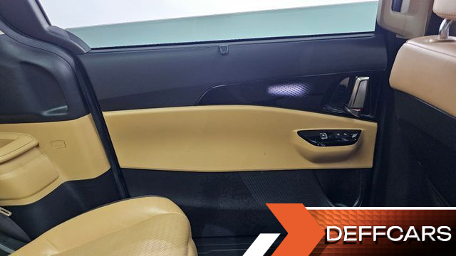 Kia CARNIVAL Gasoline 7-Seater Signature купить на сайте DeffCars