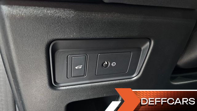 Land Rover DISCOVERY 3.0 TD6 HSE купить на сайте DeffCars