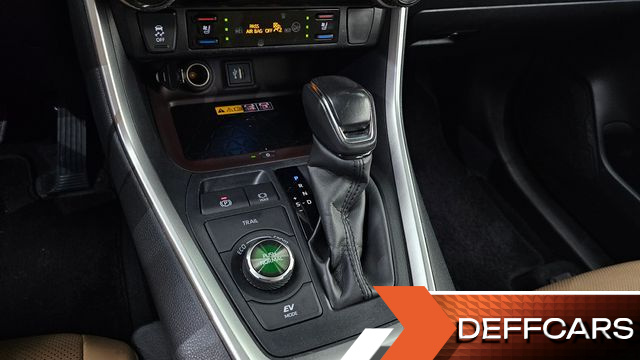 Toyota RAV4 2,5 4WD Hybrid LTD купить на сайте DeffCars