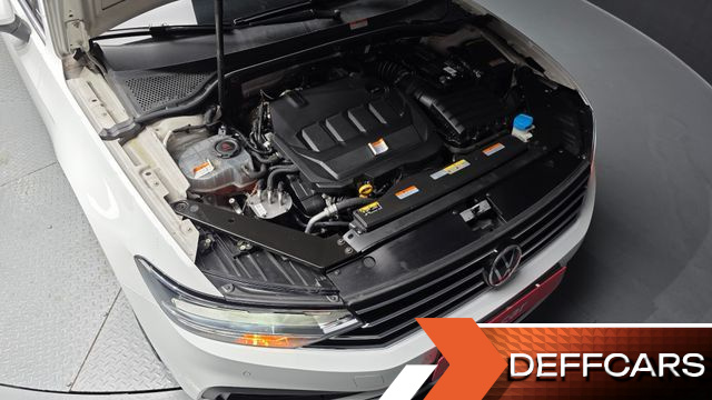 Volkswagen PASSAT 2.0 TDI Premium купить на сайте DeffCars
