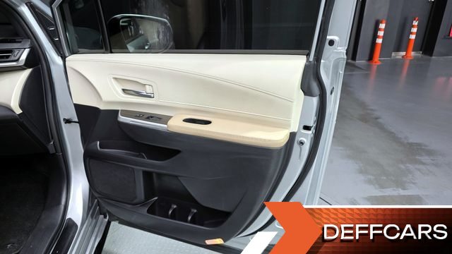 Toyota SIENNA 2.5 Hybrid 2WD купить на сайте DeffCars