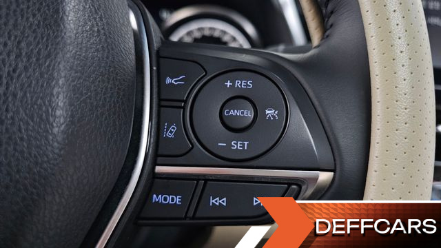 Toyota CAMRY 2.5 XLE Hybrid купить на сайте DeffCars