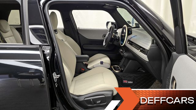 Mini COOPER 5 Door Favoured купить на сайте DeffCars