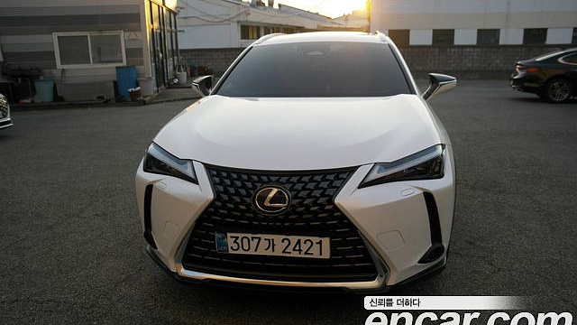 Lexus UX 2.0 2WD купить на сайте DeffCars